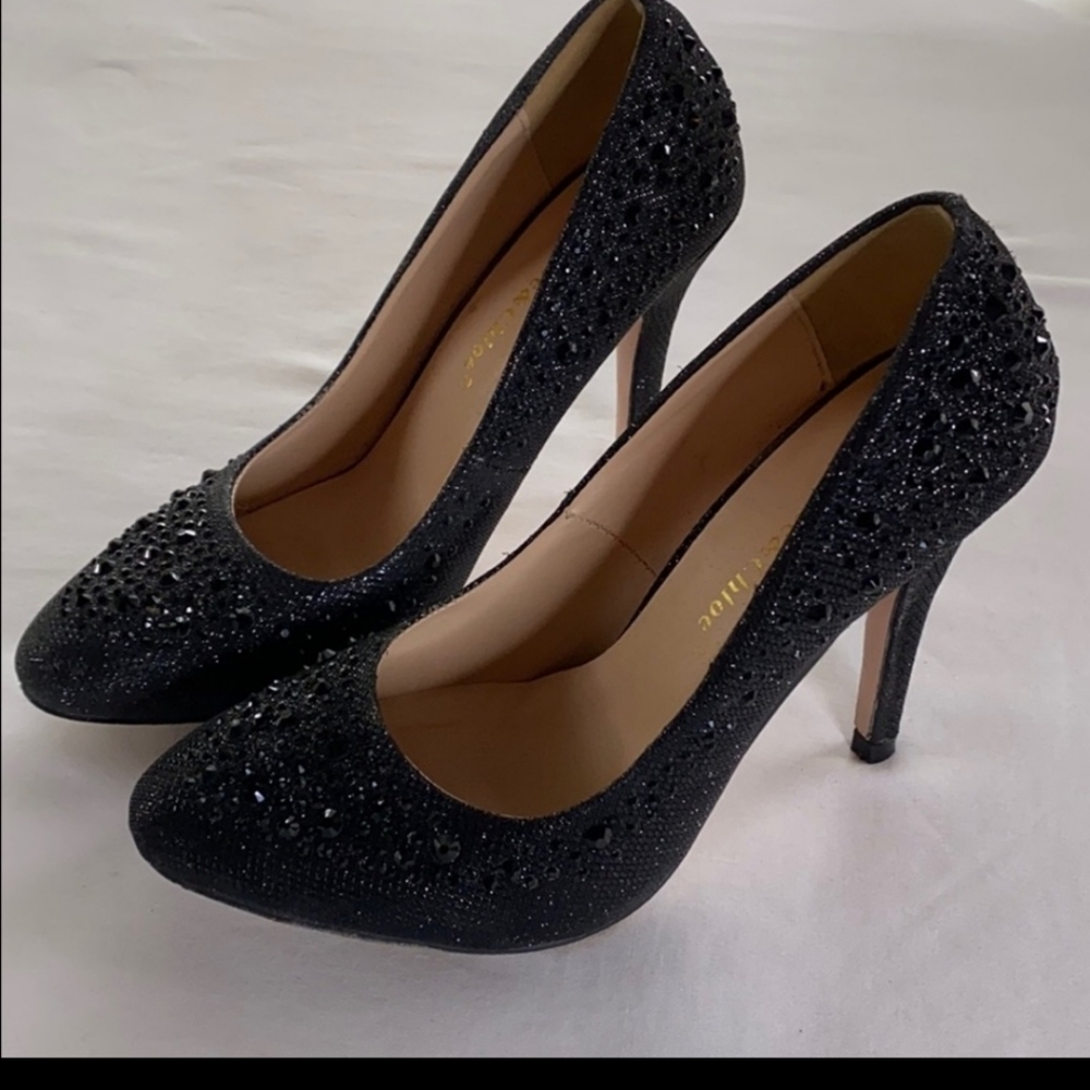 Chase & Chloe black sparkle heels/pumps